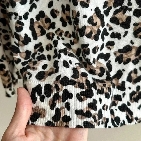 Talbots Cheetah Leopard Print Light Sweater, White and Brown, Size Medium - Picture 8 of 16